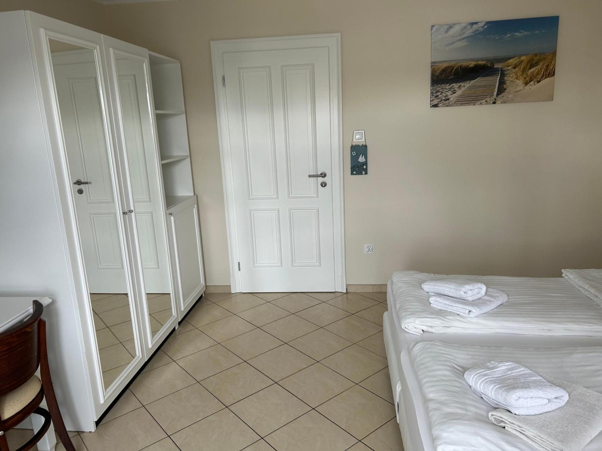 Chelstowka Villa Леба Екстериор снимка